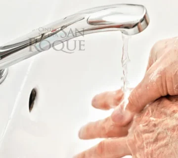 Asistencia a la higiene personal en Centro de Día San Roque