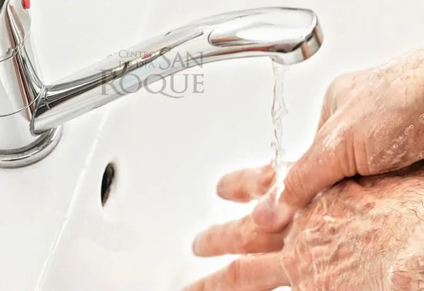 Asistencia a la higiene personal en Centro de Día San Roque