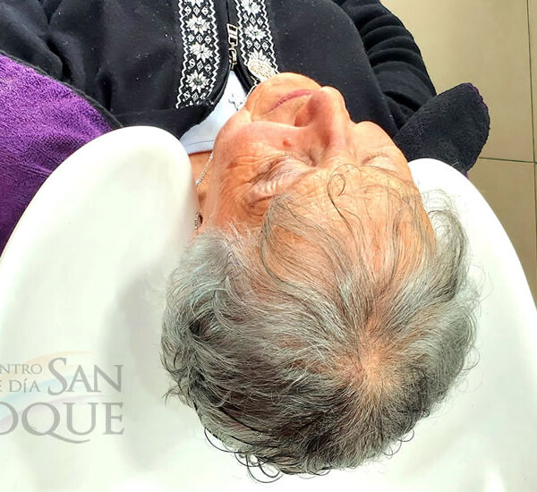 Servicios de peluquería en Centro de Estancia Diurna San Roque